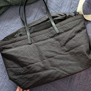 Gently Used Andar Getaway Tote- Black